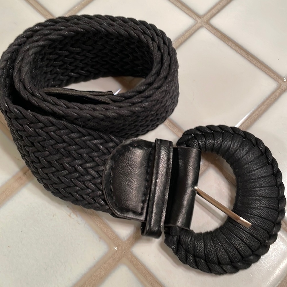 Black webbed belt